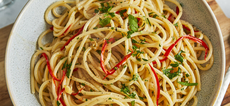 einfache pasta rezepte wenig zutaten	Spaghetti Aglio e Olio Rezept
Pesto Tortellini Rezept