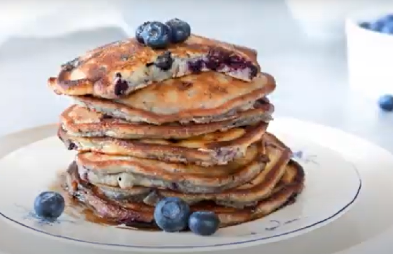 fluffige blaubeer pfannkuchen